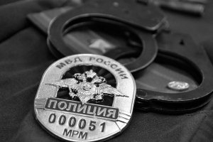 Оперативниками в Заполярном задержан местный житель по подозрению в хищении коллекционных серебряных медалей